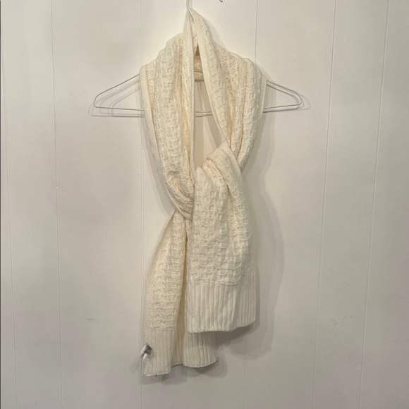 Calvin Klein Cream Knit Accessory - Picture 1 of 5